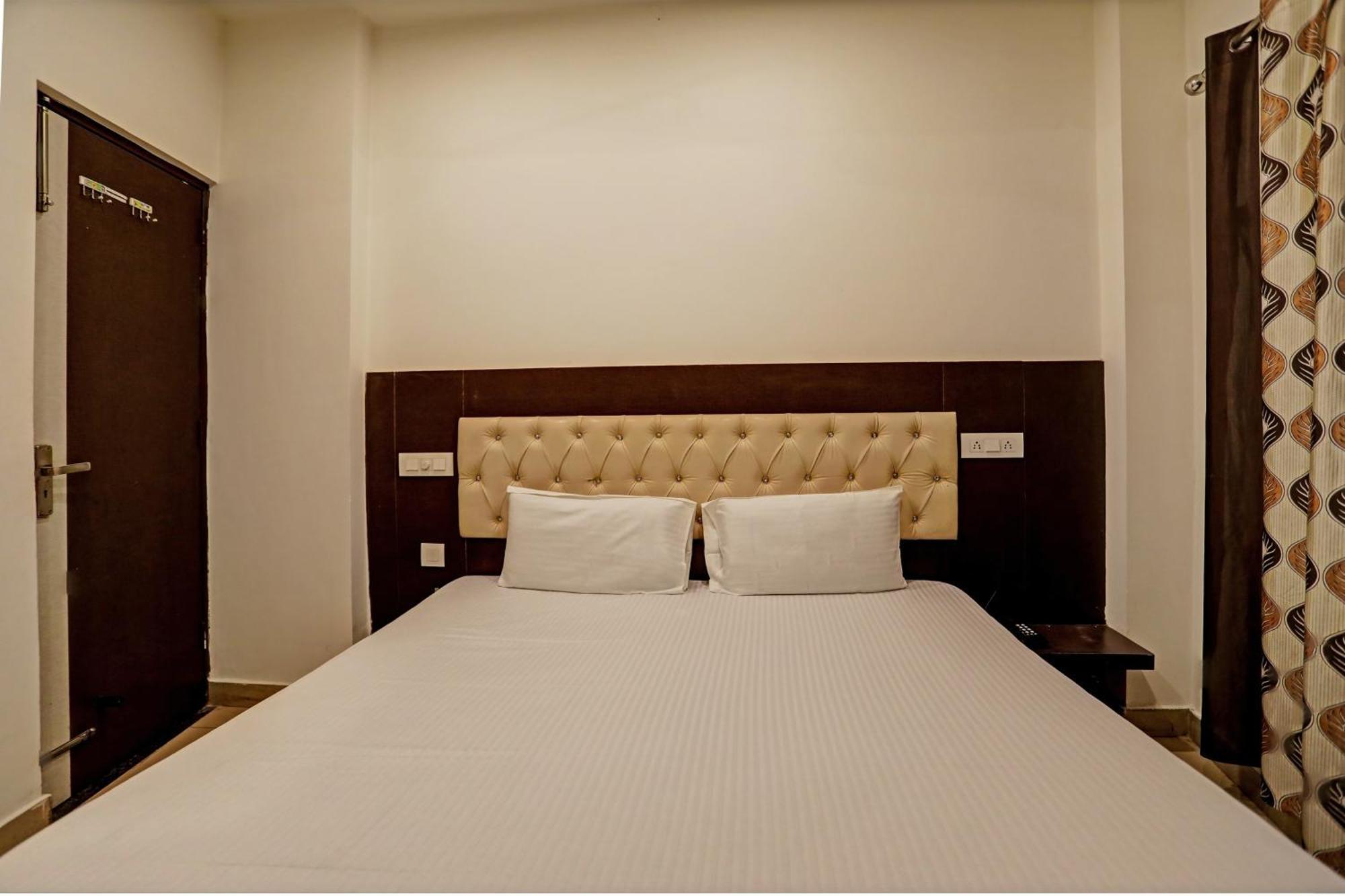 Oyo Hotel The Red Hut Chandīgarh المظهر الخارجي الصورة