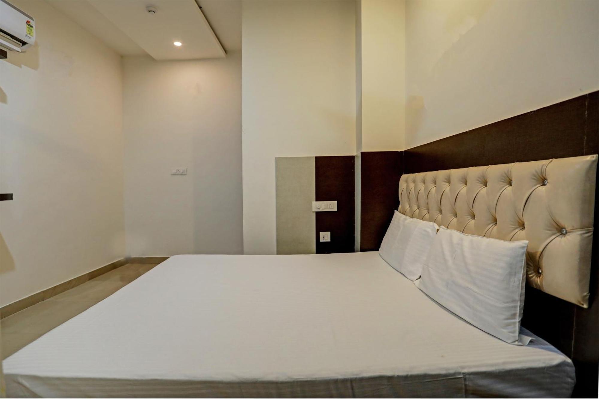 Oyo Hotel The Red Hut Chandīgarh المظهر الخارجي الصورة
